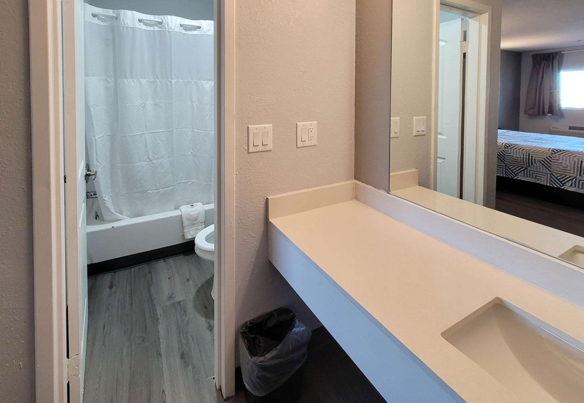 Motel 6 Wichita Ks South I35 Екстериор снимка